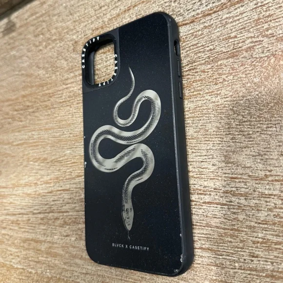 BLVCK x CASETiFY 蛇デザイン iPhoneケース Amazon.com: CASETiFY BLVCK Mirror Case for iPhone 13 Pro